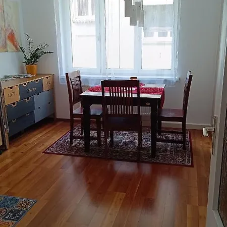 Moderne Und Schoene *